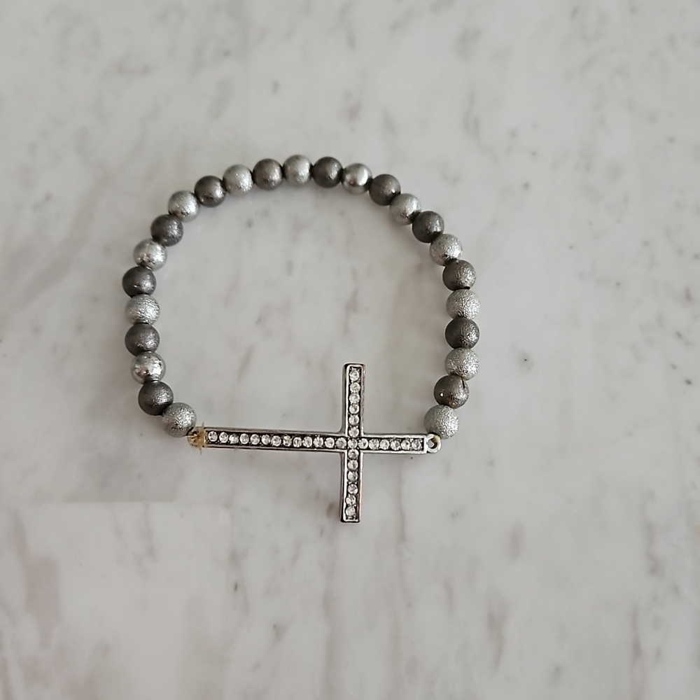 🩴 Crystal Cross Beaded Bracelet